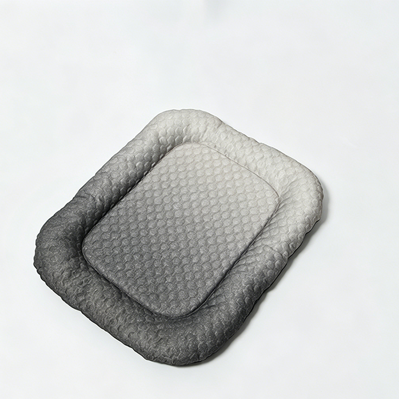 Cooling Gel Mat for Pets Summer Heat Relief Pad Breathable Non-Toxic Cool Sleeping Mat for Dogs Cats